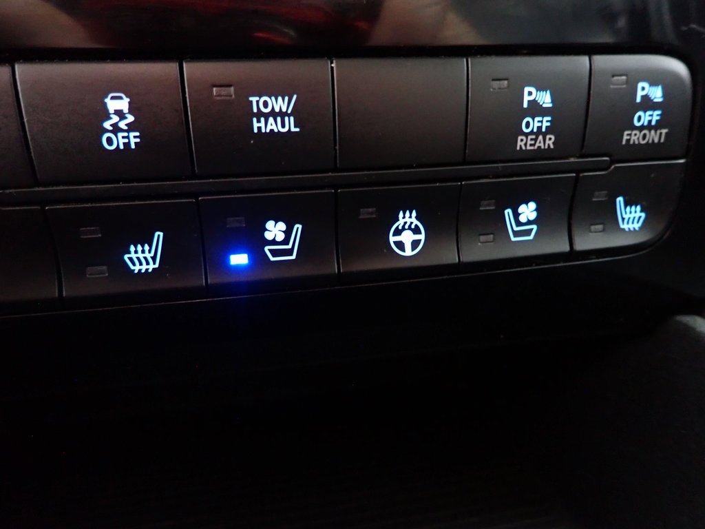 2015 Ram 1500 Sport photo 2