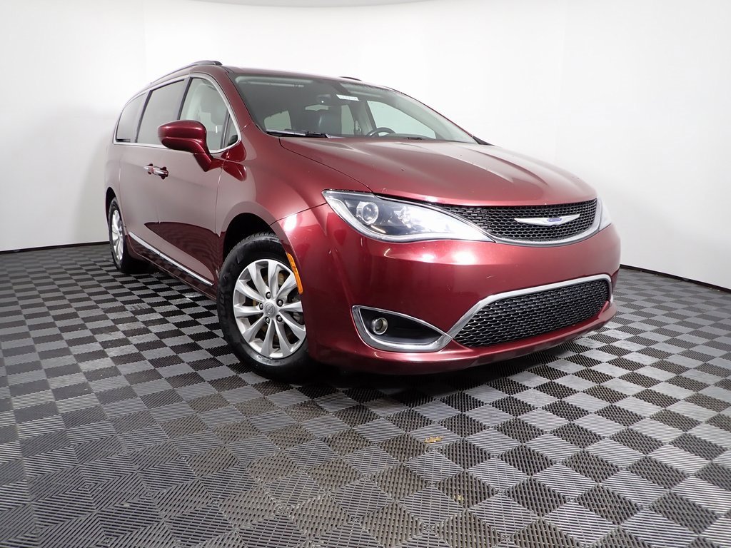 2019 Chrysler Pacifica Touring L's photo