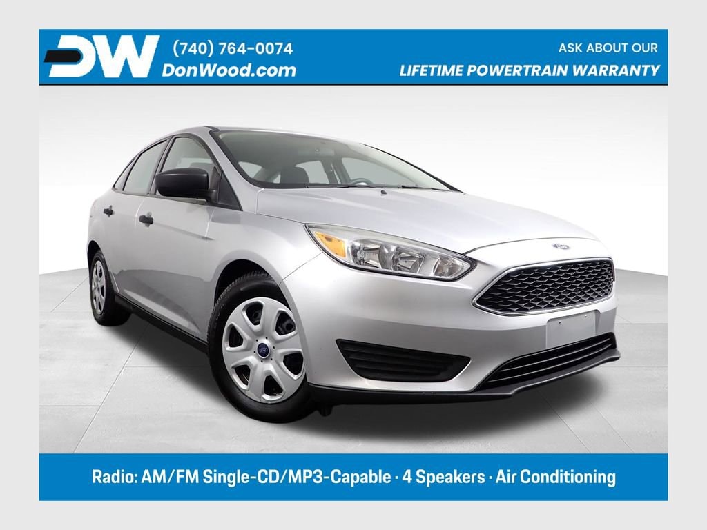 2017 Ford Focus Sedan S's photo