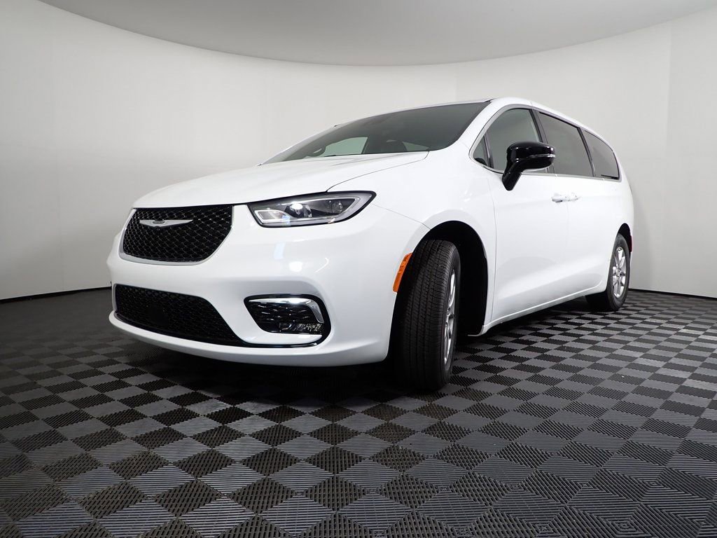 2026 Chrysler Pacifica Select - Photo 9