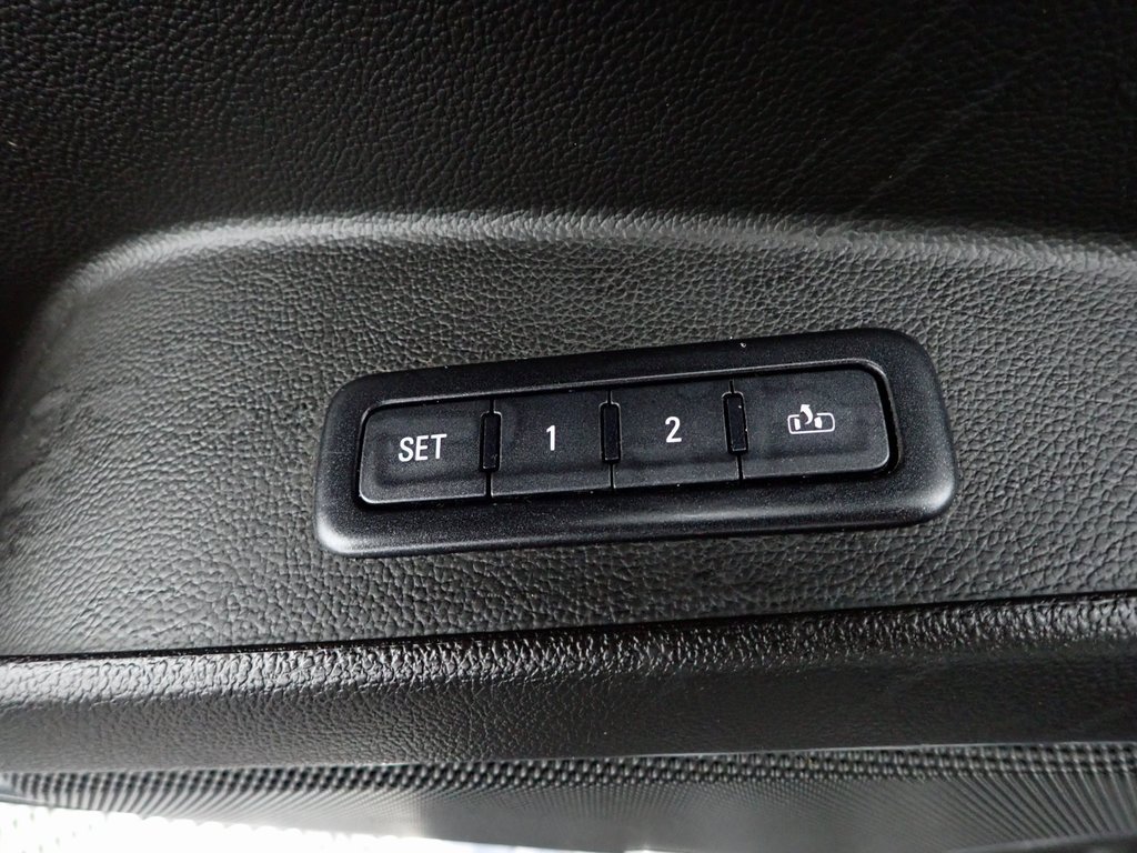 2017 Chevrolet Tahoe Premier photo 2