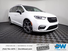 2026 Chrysler Pacifica Pinnacle Passenger Van