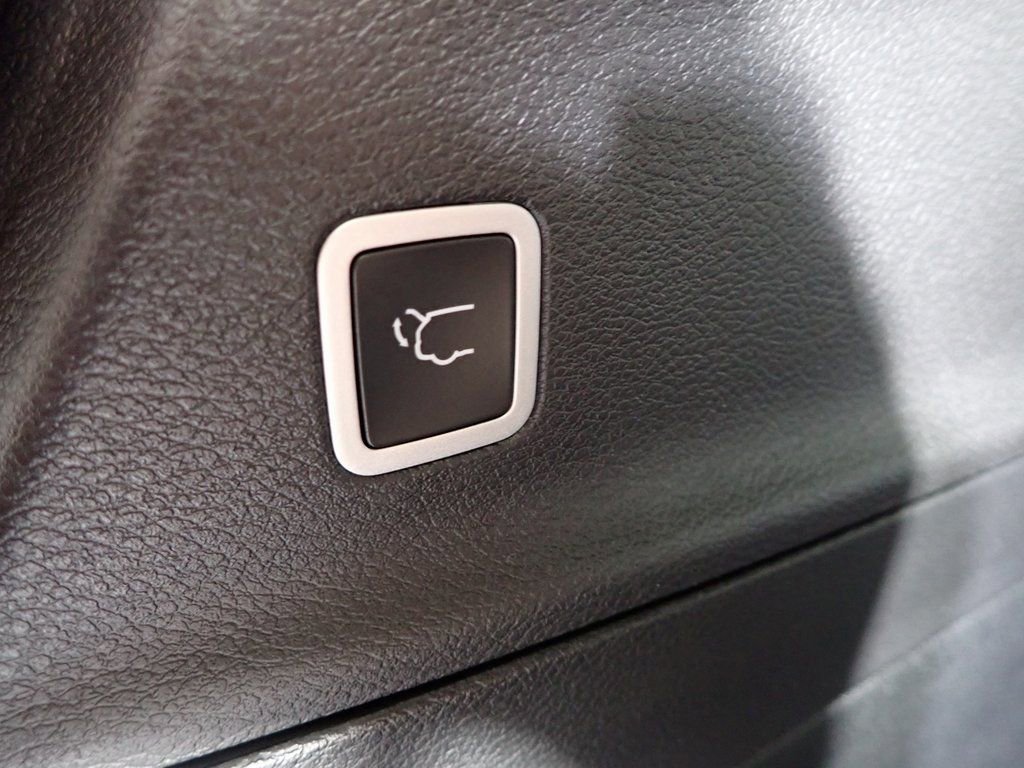 2026 Chrysler Pacifica Select - Photo 16