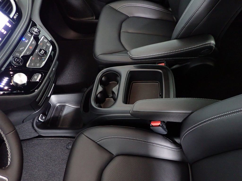 2026 Chrysler Pacifica Select - Photo 28