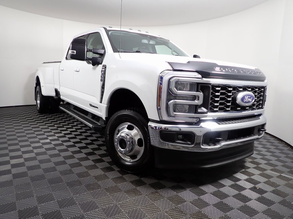 2024 Ford F-350 Super Duty Lariat's photo