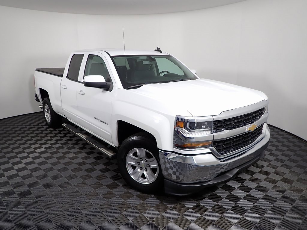 2018 Chevrolet Silverado 1500 LT photo 2