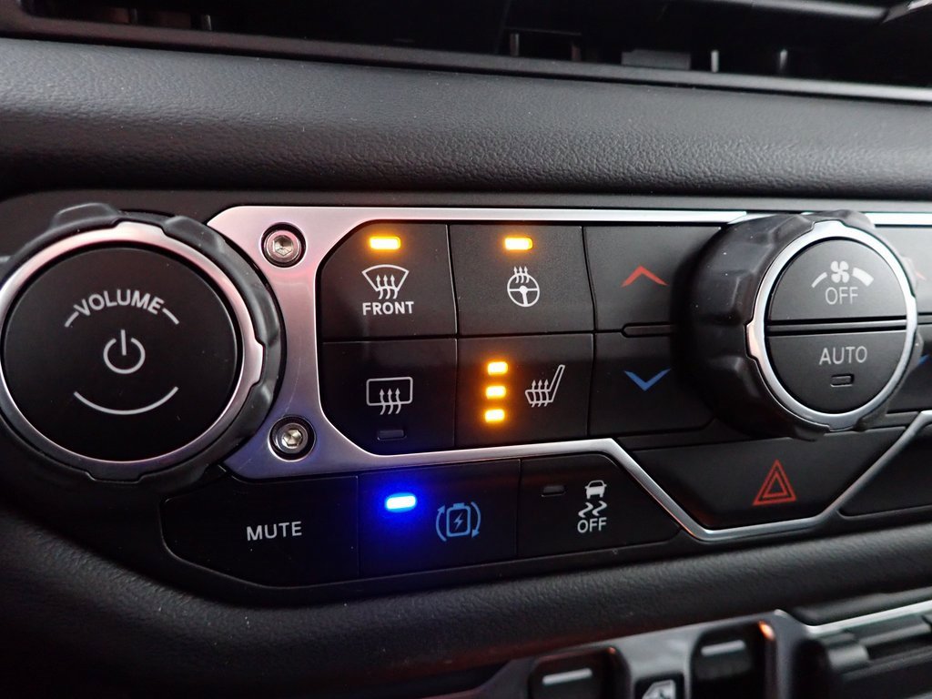 2024 Jeep Wrangler Sahara 4xe photo 3