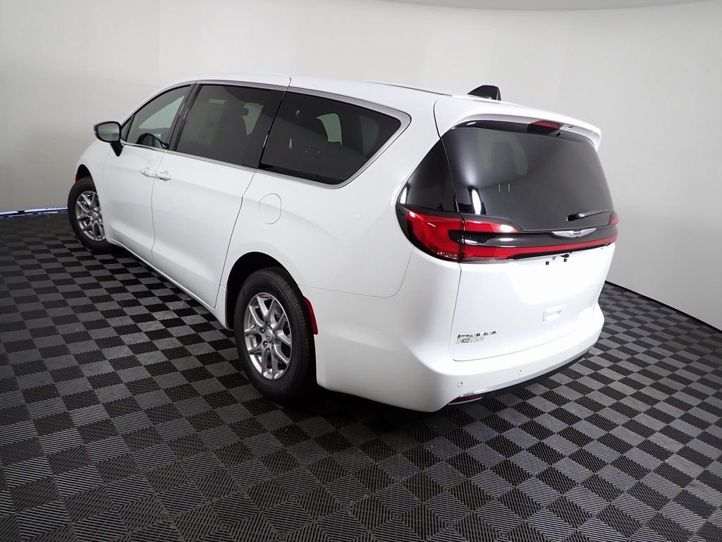 2026 Chrysler Pacifica Select - Photo 12