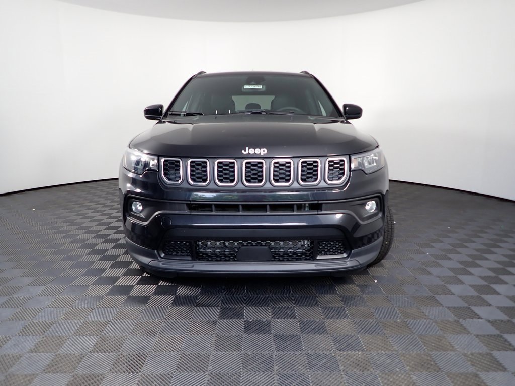 2025 Jeep Compass Latitude photo 3