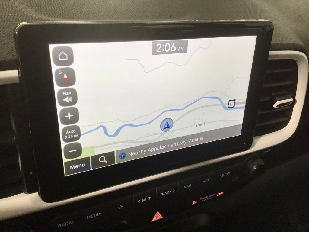 2023 Hyundai Venue Limited photo 3