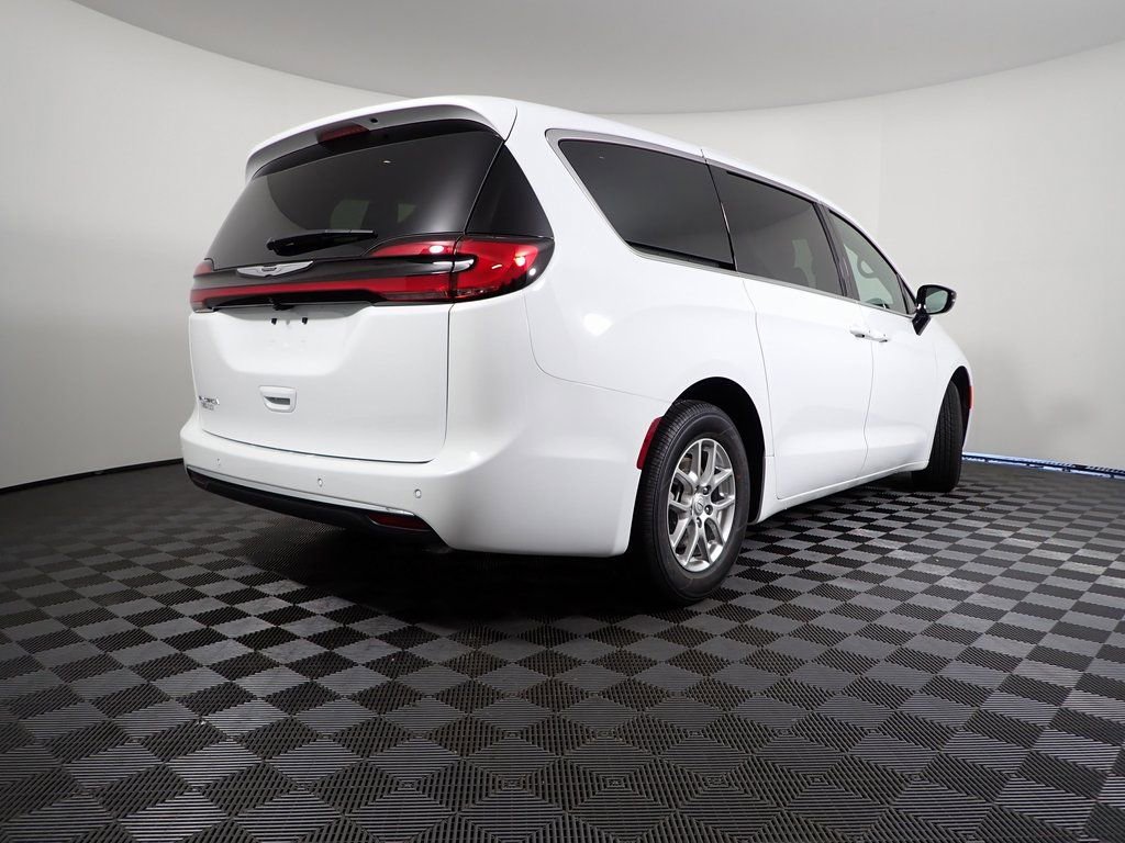 2026 Chrysler Pacifica Select - Photo 17