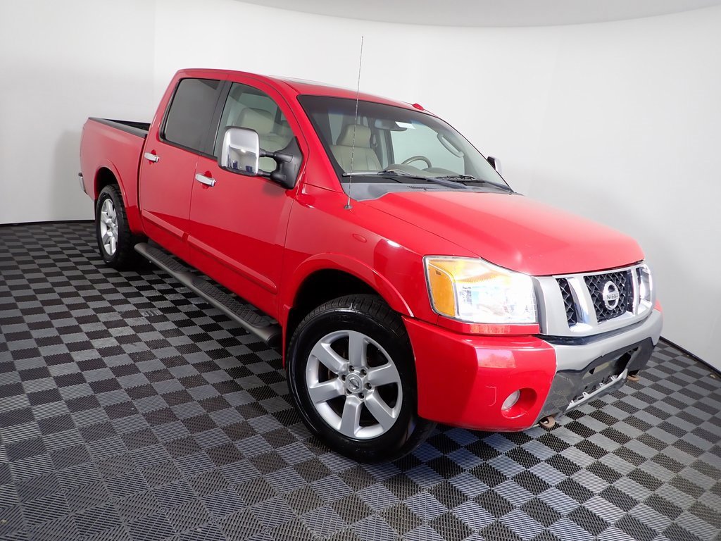 2010 Nissan Titan Crew Cab LE photo 3