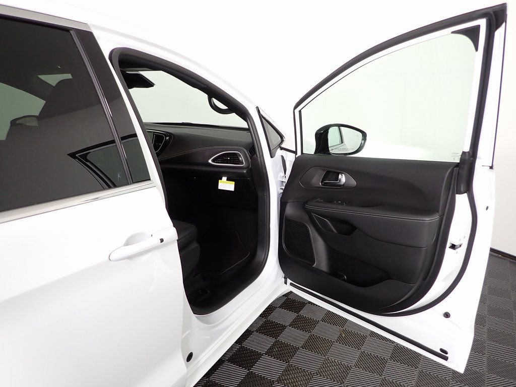 2026 Chrysler Pacifica Select - Photo 33