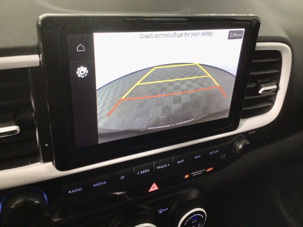 2023 Hyundai Venue Limited photo 2