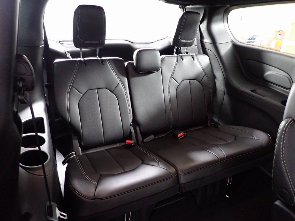 2026 Chrysler Pacifica Select - Photo 32
