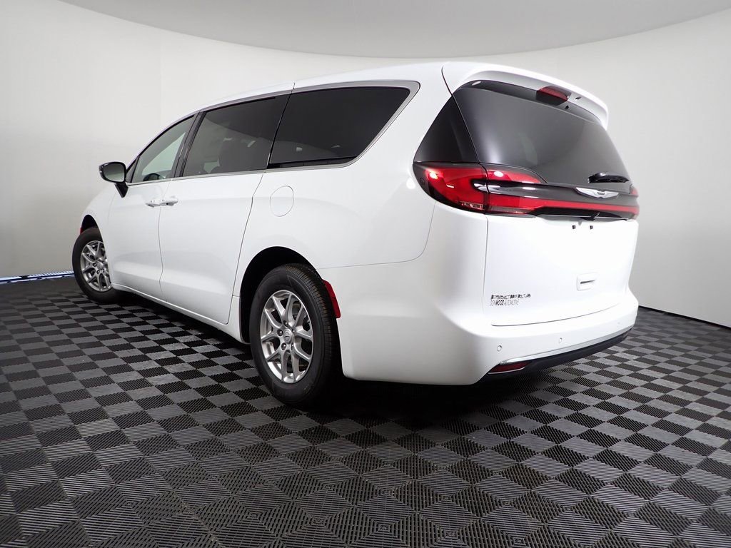 2026 Chrysler Pacifica Select - Photo 11