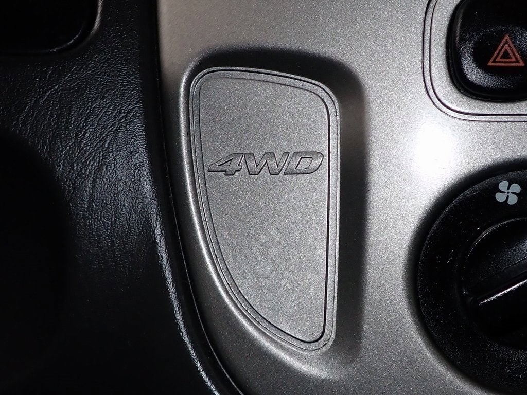 Used 2005 Ford Escape XLT with VIN 1FMYU93175KA69419 for sale in Rockbridge, OH