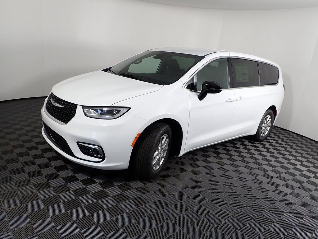 2026 Chrysler Pacifica Select - Photo 10
