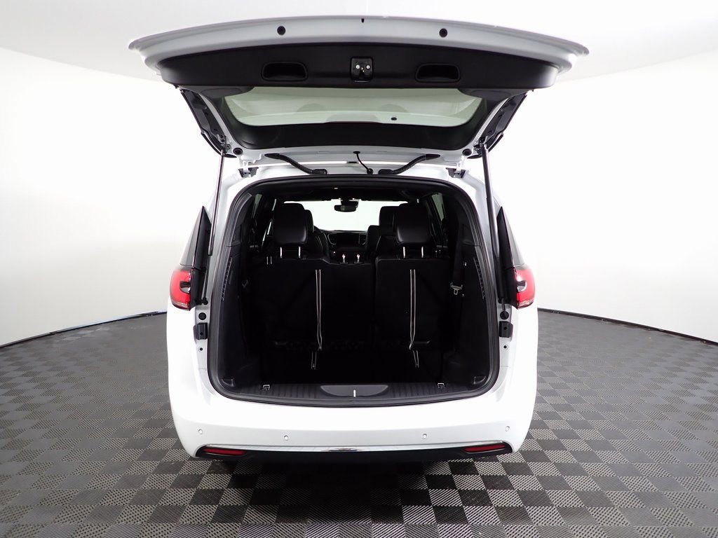 2026 Chrysler Pacifica Select - Photo 14