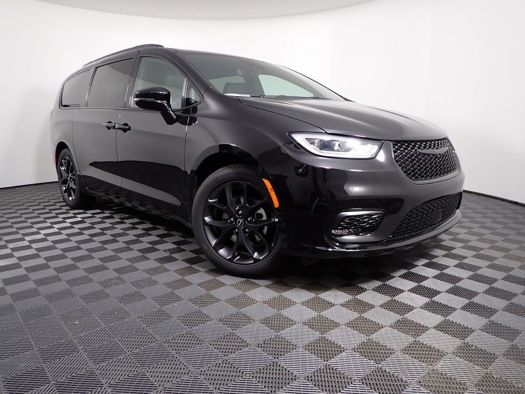 New 2026 Chrysler Pacifica Select Passenger Van