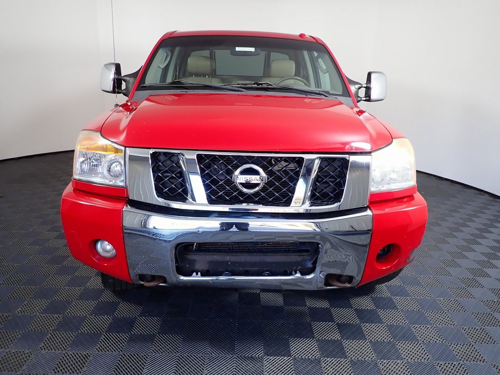 2010 Nissan Titan Crew Cab LE photo 4