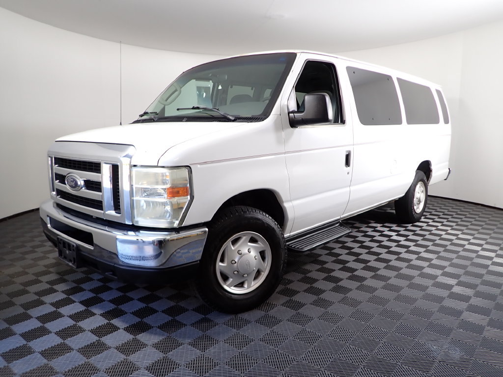 Used 2008 Ford E-Series Econoline Wagon XL with VIN 1FDSS31L28DA30162 for sale in Logan, OH