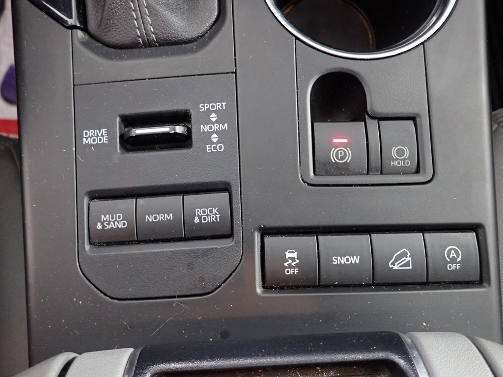 2022 Toyota Highlander LE photo 2