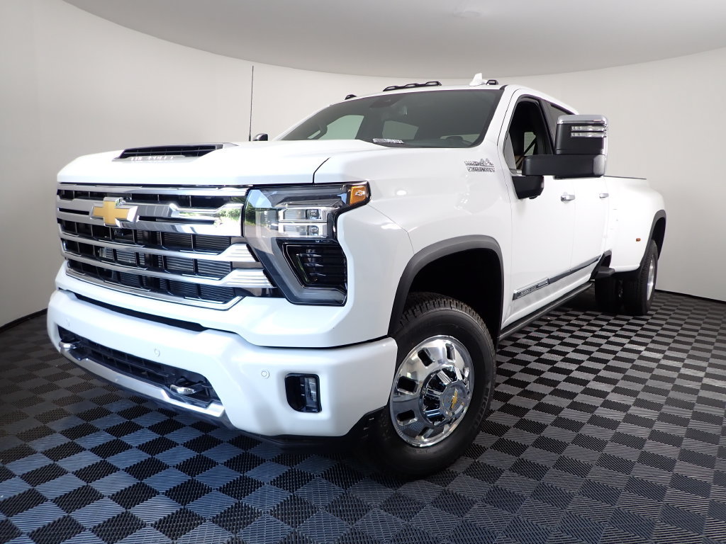 2026 Chevrolet Silverado 3500 HD High Country - Photo 2