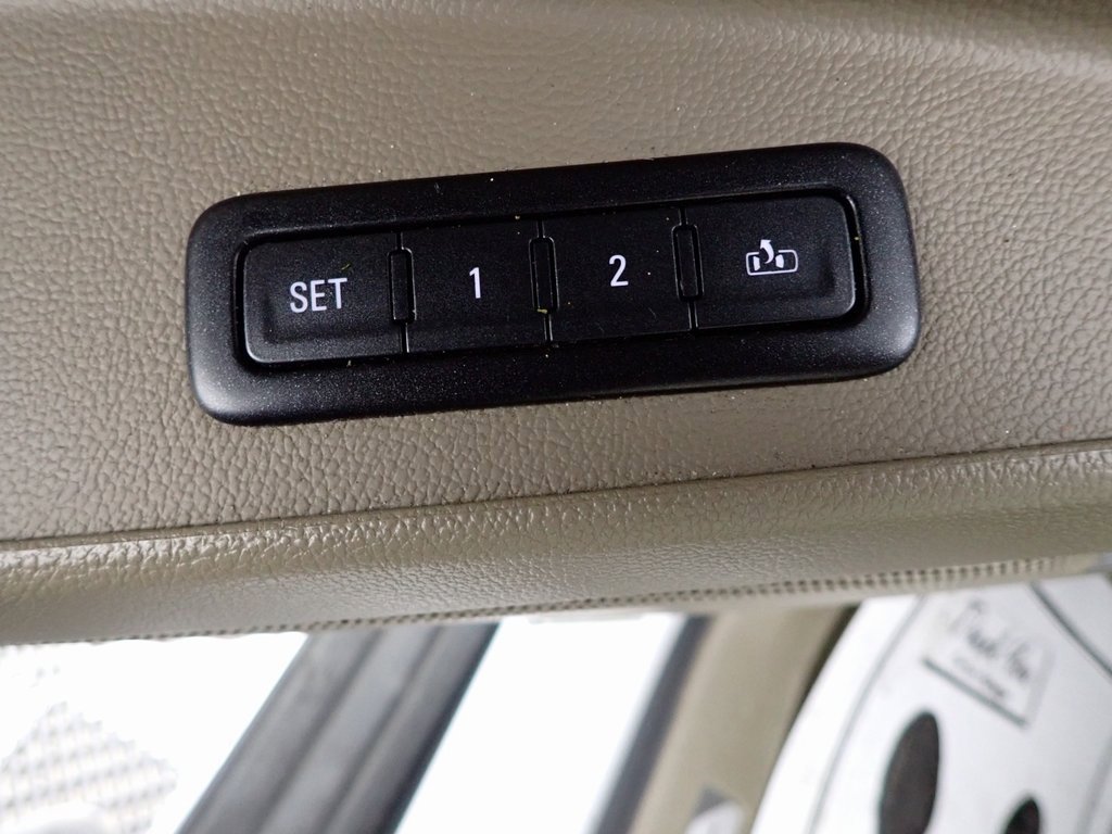 2017 Gmc Yukon SLT photo 2