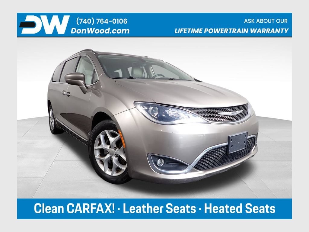 2017 Chrysler Pacifica Touring-L's photo