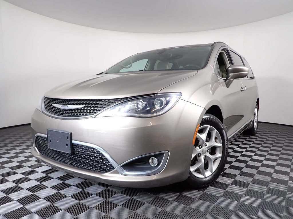 Used 2017 Chrysler Pacifica Touring-L with VIN 2C4RC1BG4HR537552 for sale in Logan, OH