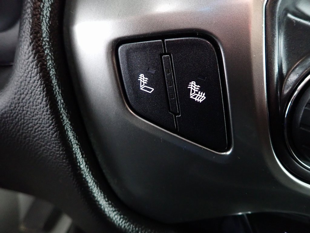 2015 Chevrolet Silverado 1500 LT photo 3