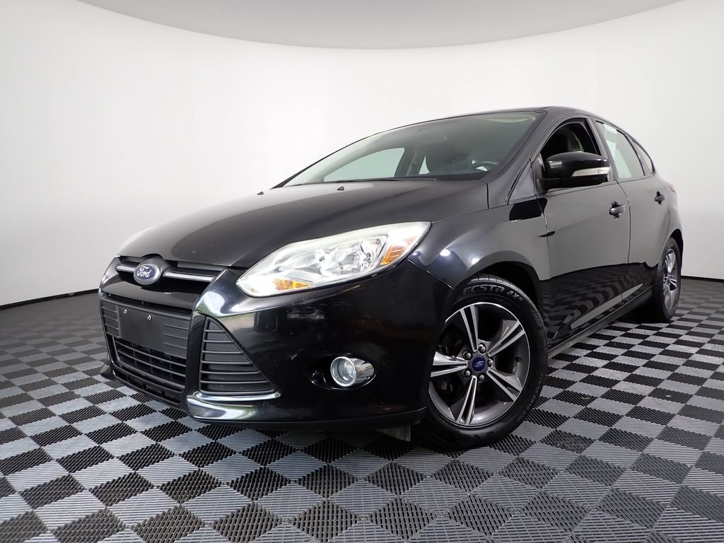 Used 2014 Ford Focus SE with VIN 1FADP3K21EL423386 for sale in Logan, OH