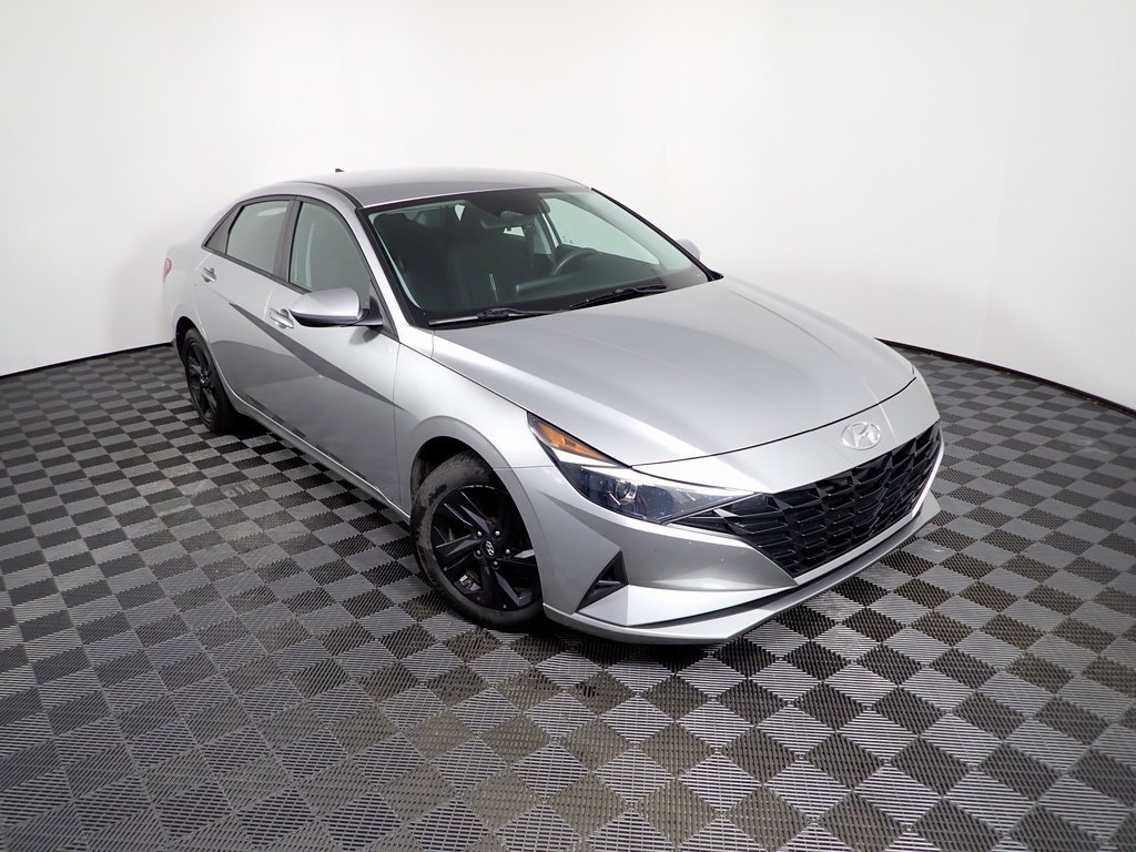 2021 Hyundai Elantra SEL photo 2