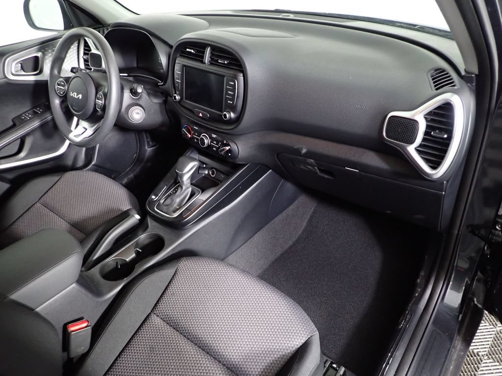 2025 Kia Soul LX - Photo 30