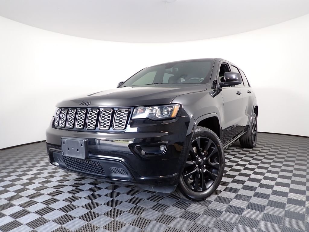 Used 2017 Jeep Grand Cherokee Altitude with VIN 1C4RJFAG7HC851449 for sale in Logan, OH