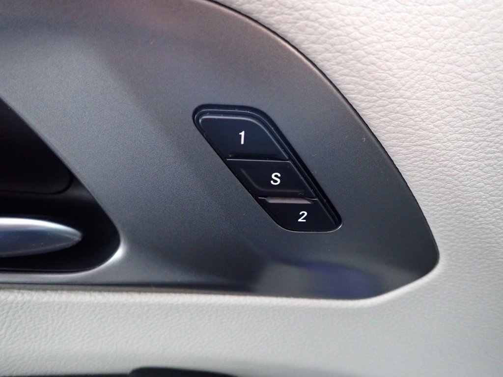 2021 Chrysler Pacifica Touring L photo 2