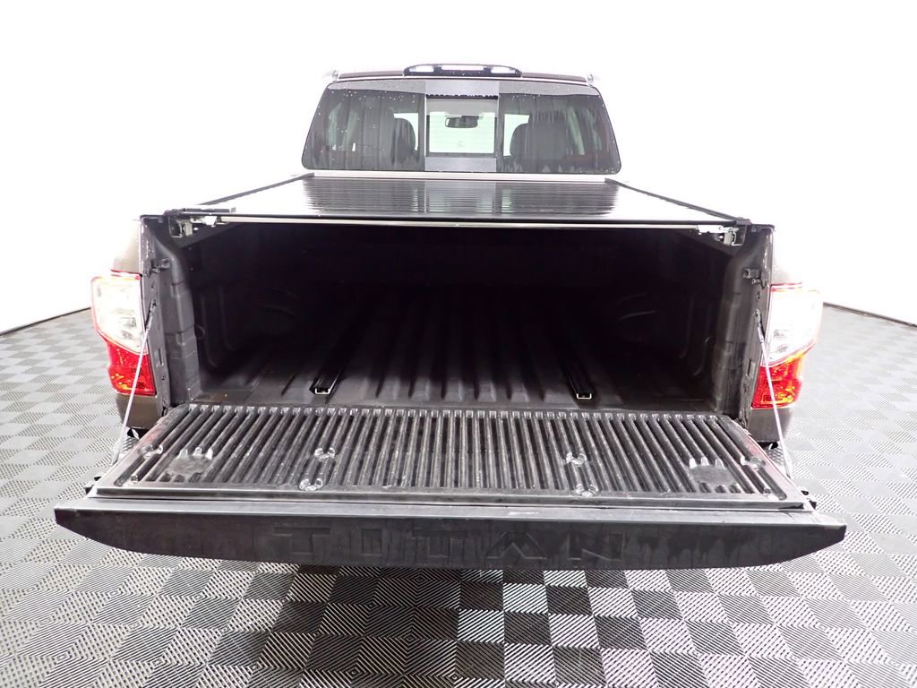 2017 Nissan Titan Platinum Reserve - Photo 17