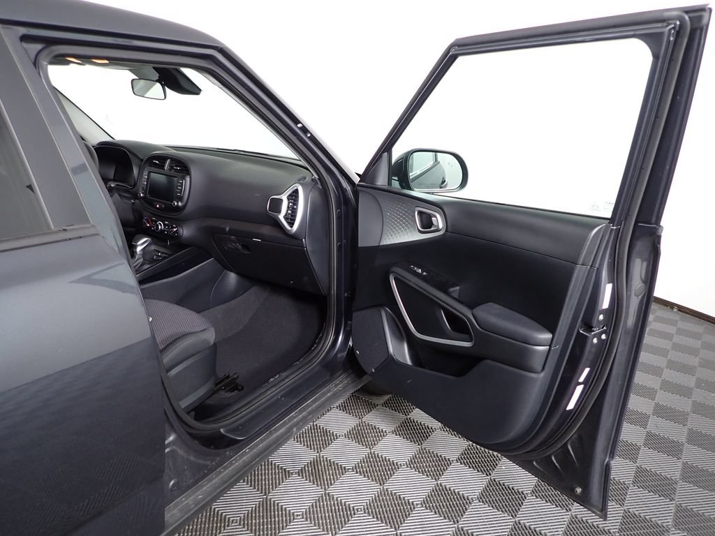 2025 Kia Soul LX - Photo 28