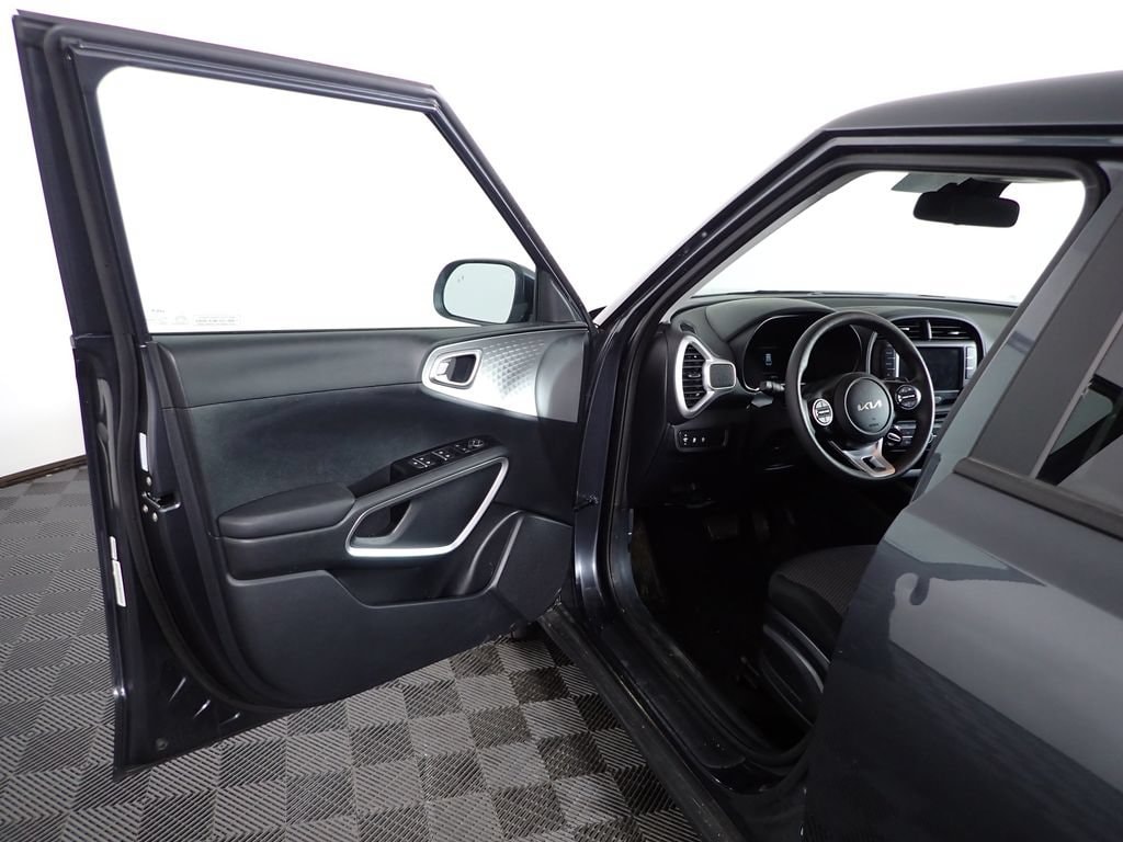 2025 Kia Soul LX - Photo 17