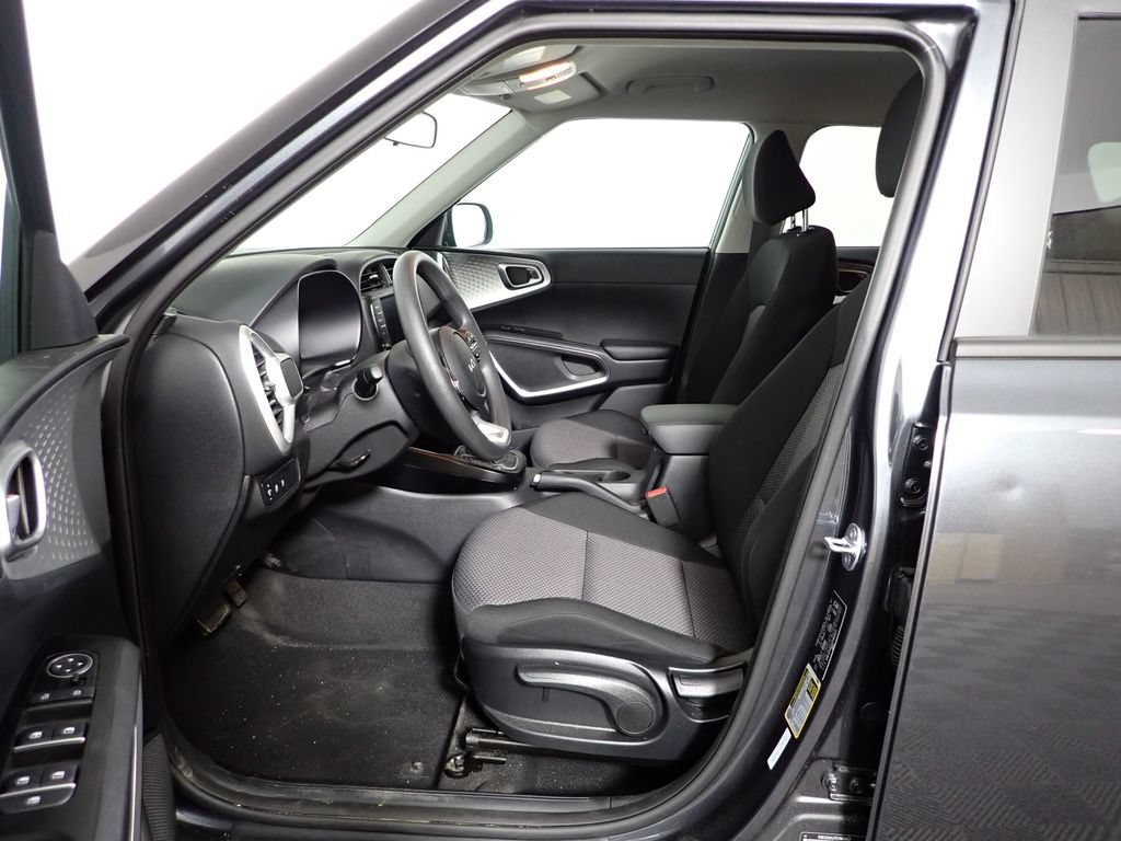 2025 Kia Soul LX - Photo 19