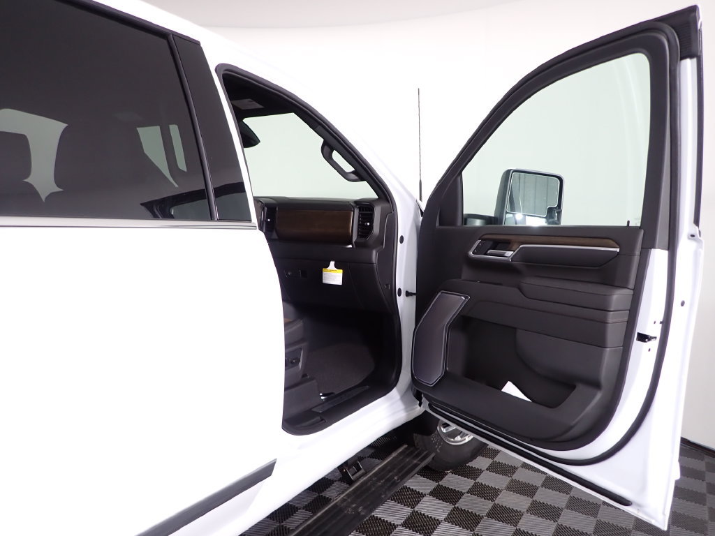 2026 Chevrolet Silverado 3500 HD High Country - Photo 37