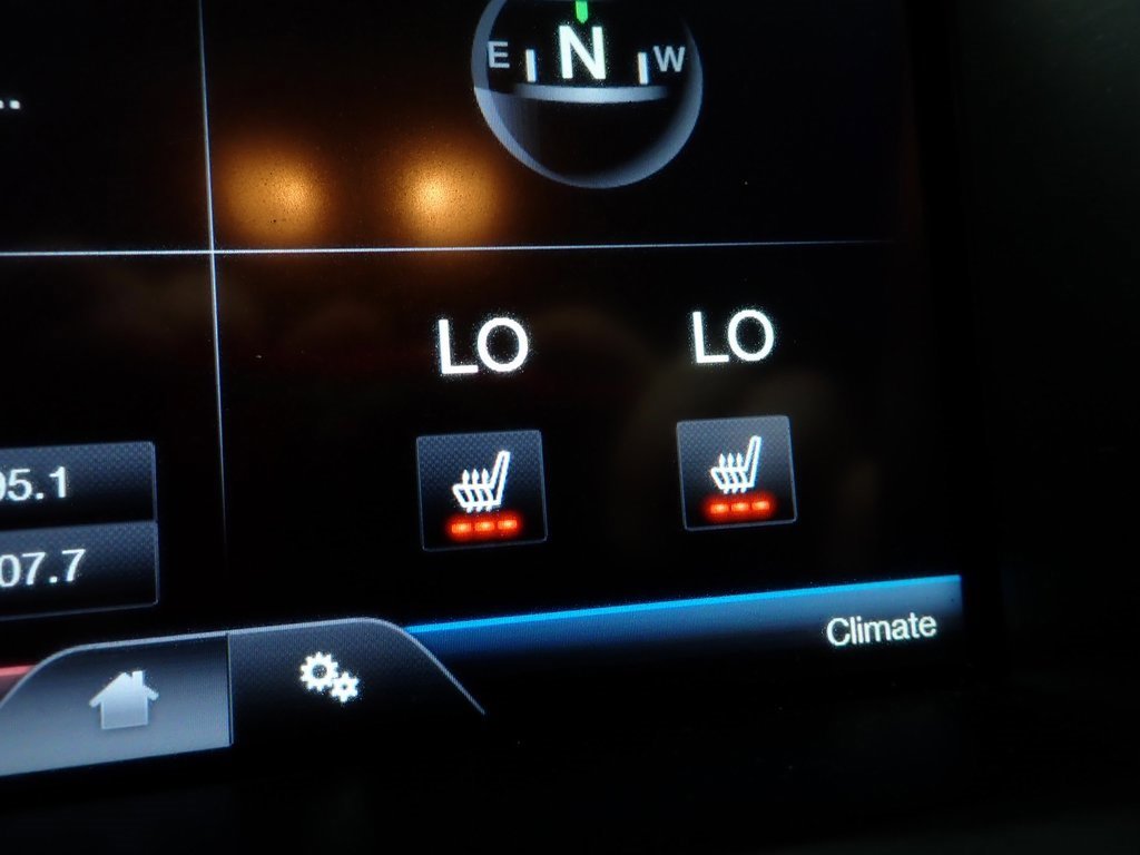 2014 Ford Taurus SEL photo 2