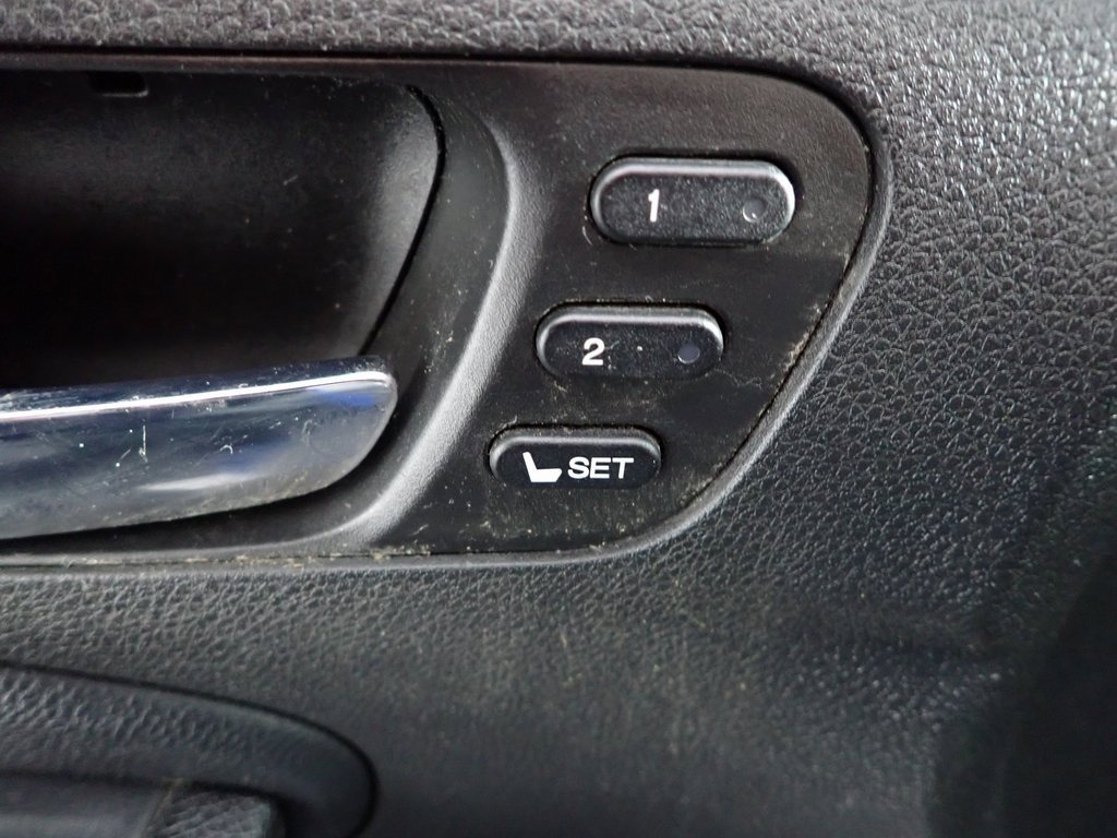 2016 Honda Pilot Elite photo 2