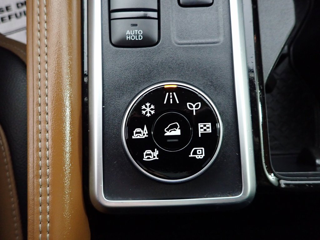 2024 Nissan Pathfinder Platinum photo 2