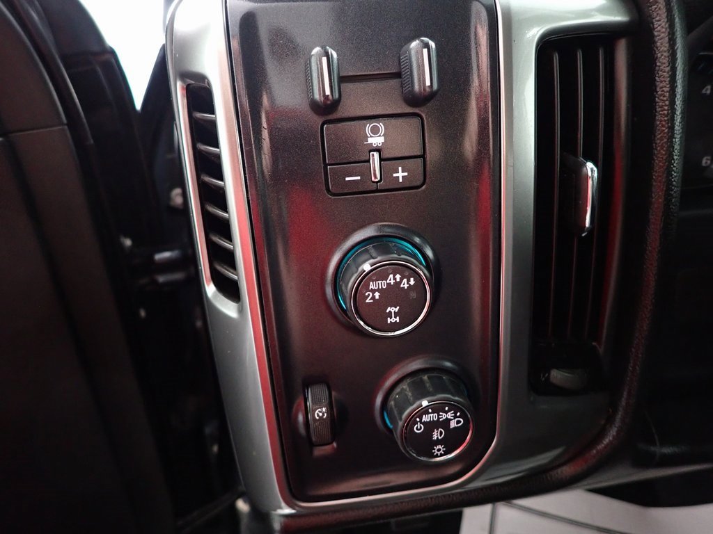 2017 Chevrolet Silverado 1500 LT photo 2