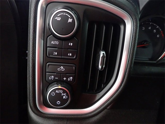 2019 Chevrolet Silverado 1500 LT photo 2