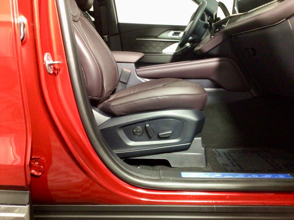 2026 Ford Explorer Platinum - Photo 38