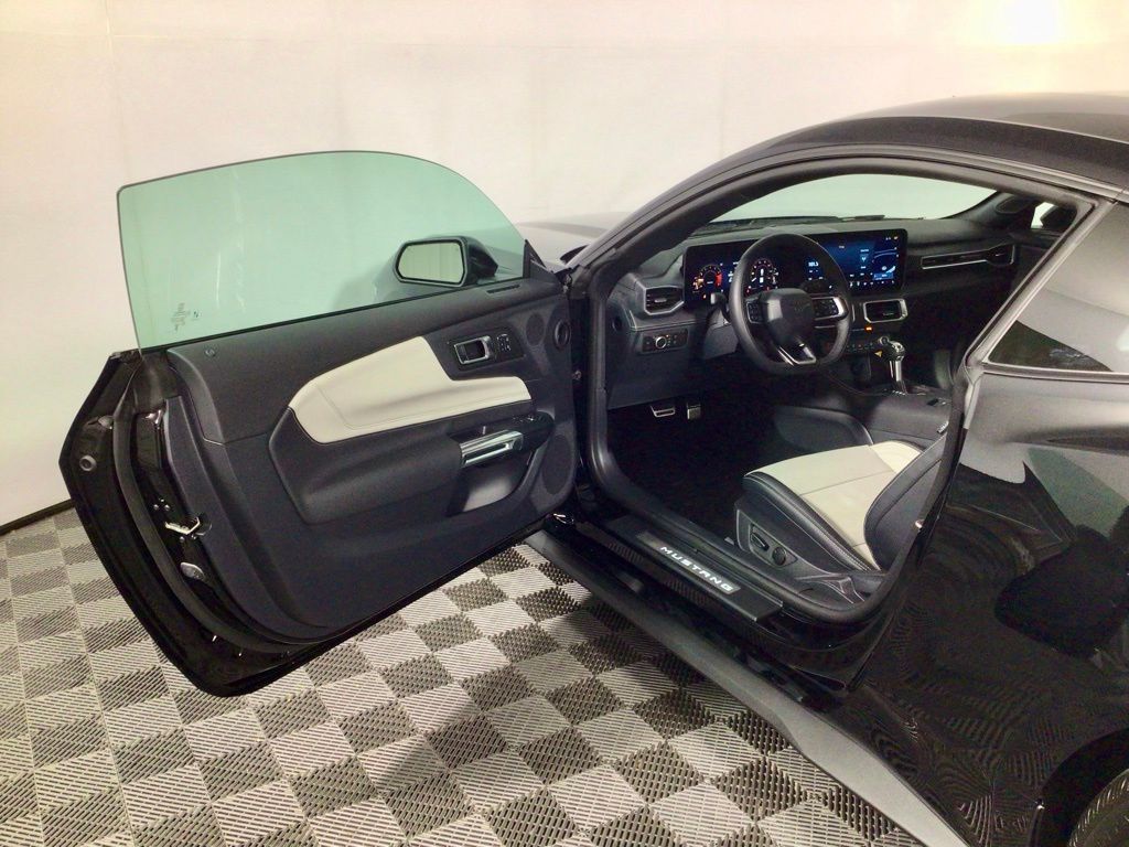 2025 Ford Mustang EcoBoost Premium Fastback - Photo 17