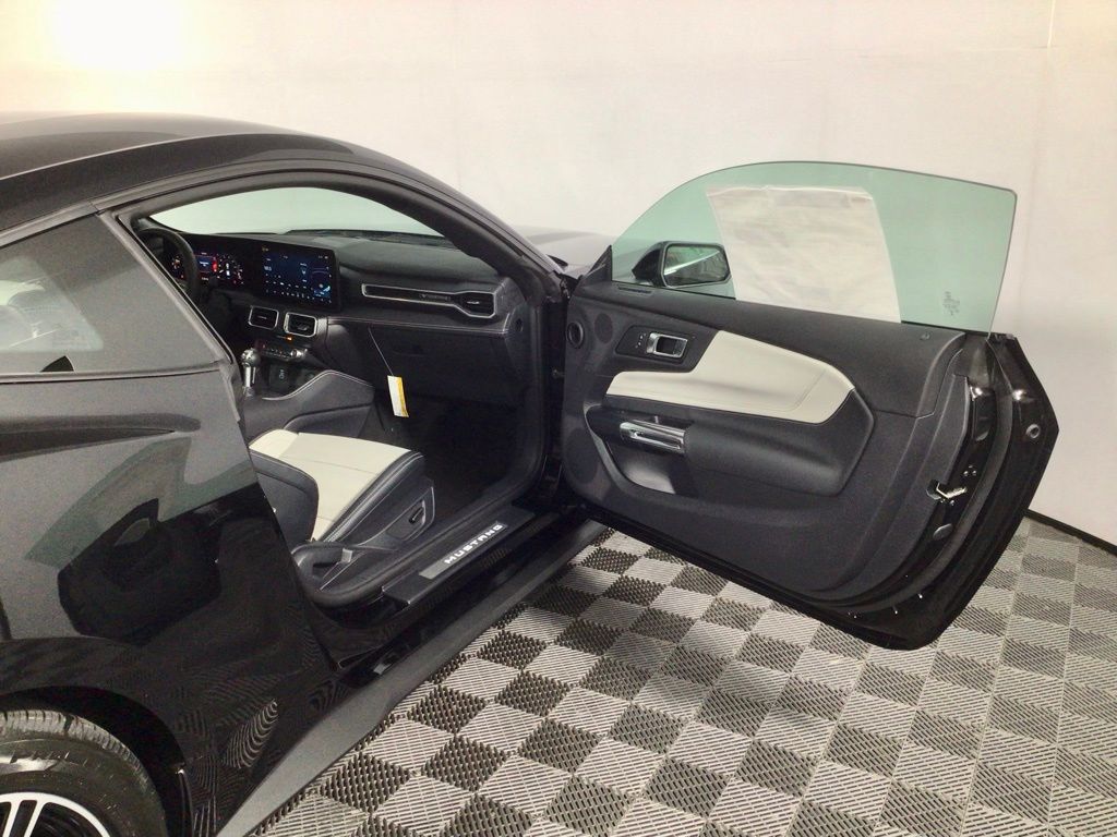 2025 Ford Mustang EcoBoost Premium Fastback - Photo 32